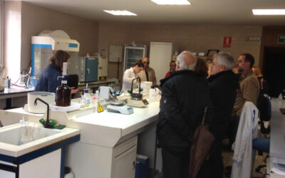 Alumnos del Aula de Mayores de la UCA han realizado esta mañana una visita guiada a la ETAP ‘El Montañés’